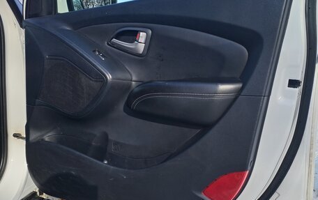 Hyundai ix35 I рестайлинг, 2011 год, 950 000 рублей, 10 фотография