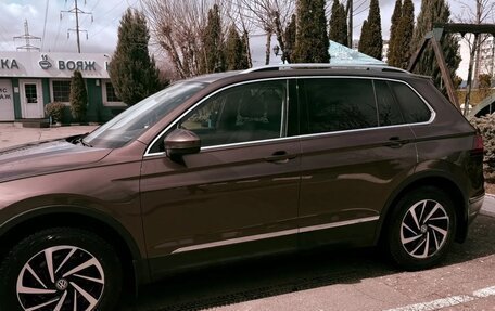 Volkswagen Tiguan II, 2018 год, 1 950 000 рублей, 2 фотография