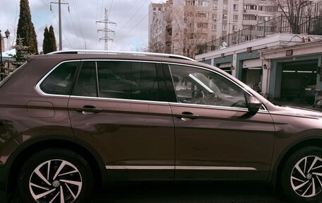 Volkswagen Tiguan II, 2018 год, 1 950 000 рублей, 4 фотография