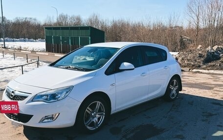 Opel Astra J, 2011 год, 670 000 рублей, 3 фотография