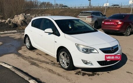 Opel Astra J, 2011 год, 670 000 рублей, 2 фотография