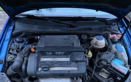 Volkswagen Polo IV рестайлинг, 2001 год, 330 000 рублей, 9 фотография