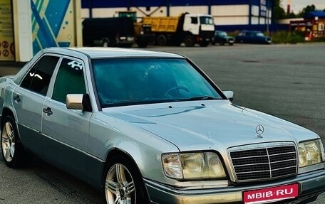 Mercedes-Benz E-Класс, 1995 год, 295 000 рублей, 1 фотография