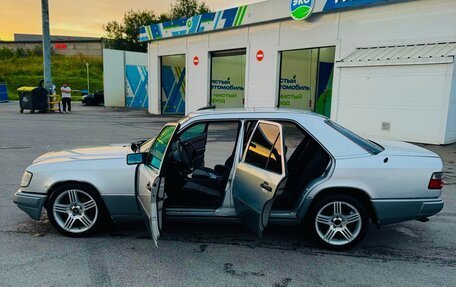 Mercedes-Benz E-Класс, 1995 год, 295 000 рублей, 4 фотография