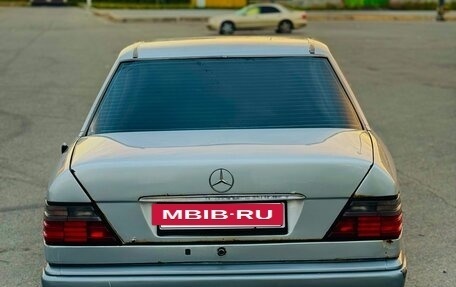 Mercedes-Benz E-Класс, 1995 год, 295 000 рублей, 3 фотография