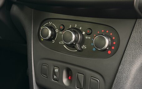 Renault Sandero II рестайлинг, 2016 год, 990 000 рублей, 26 фотография