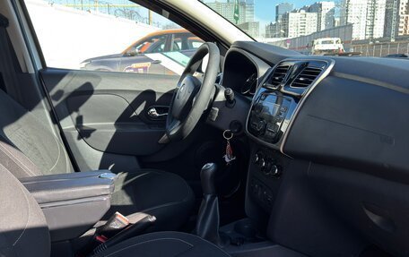 Renault Logan II, 2017 год, 750 000 рублей, 10 фотография