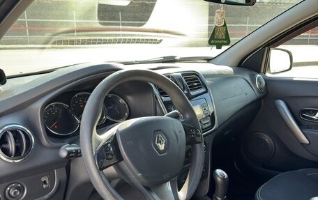 Renault Logan II, 2017 год, 750 000 рублей, 11 фотография