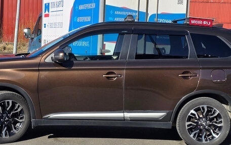 Mitsubishi Outlander III рестайлинг 3, 2021 год, 2 990 000 рублей, 4 фотография