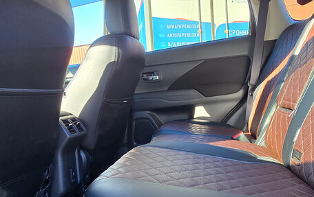 Mitsubishi Outlander III рестайлинг 3, 2021 год, 2 990 000 рублей, 13 фотография