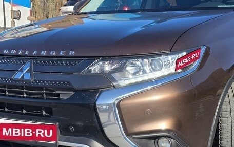 Mitsubishi Outlander III рестайлинг 3, 2021 год, 2 990 000 рублей, 7 фотография