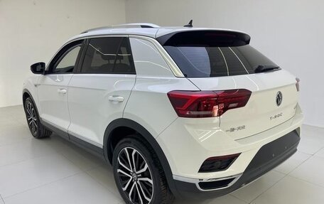 Volkswagen T-Roc I, 2022 год, 1 800 000 рублей, 4 фотография