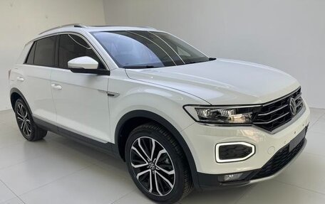 Volkswagen T-Roc I, 2022 год, 1 800 000 рублей, 3 фотография
