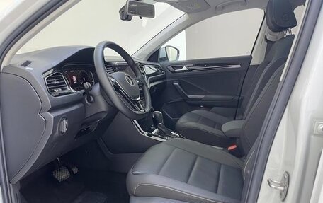 Volkswagen T-Roc I, 2022 год, 1 800 000 рублей, 12 фотография