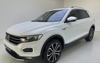 Volkswagen T-Roc I, 2022 год, 1 800 000 рублей, 1 фотография