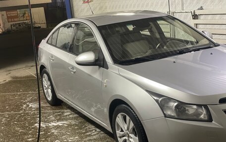 Chevrolet Cruze II, 2010 год, 699 000 рублей, 3 фотография