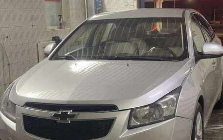 Chevrolet Cruze II, 2010 год, 699 000 рублей, 4 фотография