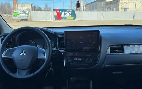 Mitsubishi Outlander III рестайлинг 3, 2016 год, 1 570 000 рублей, 11 фотография