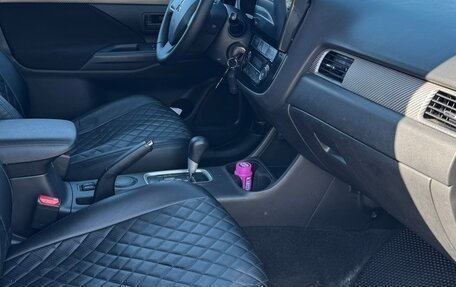 Mitsubishi Outlander III рестайлинг 3, 2016 год, 1 570 000 рублей, 12 фотография