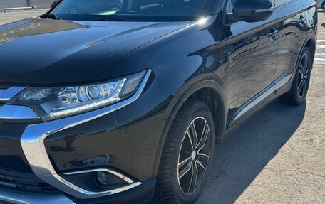 Mitsubishi Outlander III рестайлинг 3, 2016 год, 1 570 000 рублей, 6 фотография