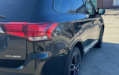 Mitsubishi Outlander III рестайлинг 3, 2016 год, 1 570 000 рублей, 9 фотография