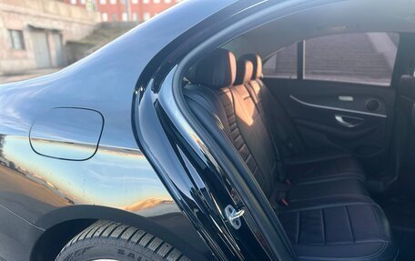 Mercedes-Benz E-Класс, 2019 год, 2 800 000 рублей, 25 фотография