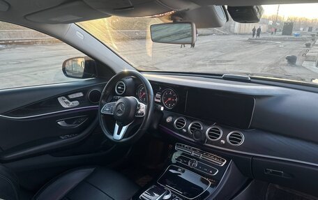 Mercedes-Benz E-Класс, 2019 год, 2 800 000 рублей, 22 фотография