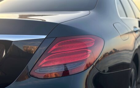 Mercedes-Benz E-Класс, 2019 год, 2 800 000 рублей, 27 фотография