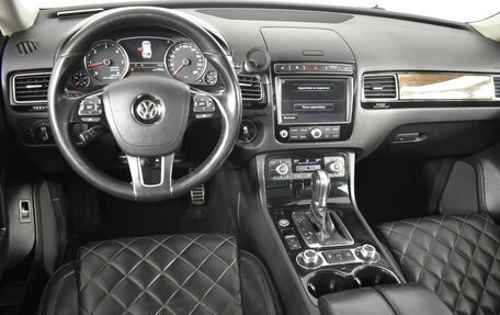 Volkswagen Touareg III, 2017 год, 3 971 900 рублей, 6 фотография