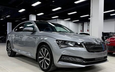 Skoda Superb III рестайлинг, 2022 год, 2 080 123 рублей, 2 фотография