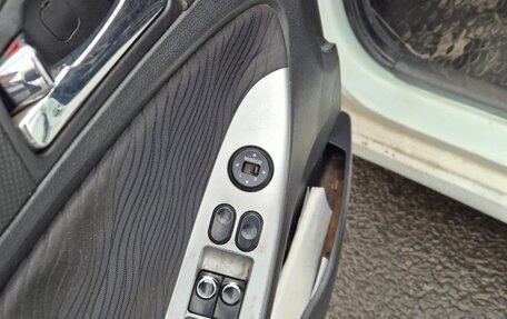 Hyundai Solaris II рестайлинг, 2012 год, 335 000 рублей, 3 фотография