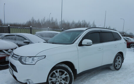 Mitsubishi Outlander III рестайлинг 3, 2013 год, 1 348 000 рублей, 3 фотография