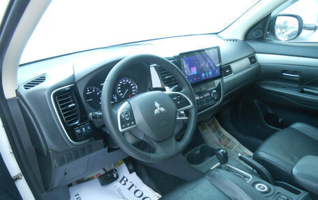 Mitsubishi Outlander III рестайлинг 3, 2013 год, 1 348 000 рублей, 8 фотография