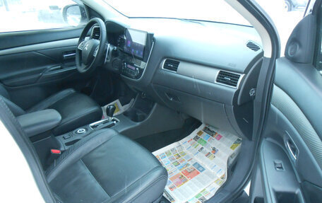 Mitsubishi Outlander III рестайлинг 3, 2013 год, 1 348 000 рублей, 11 фотография