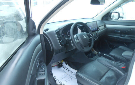 Mitsubishi Outlander III рестайлинг 3, 2013 год, 1 348 000 рублей, 7 фотография