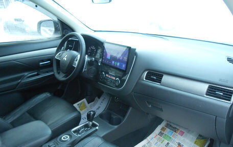 Mitsubishi Outlander III рестайлинг 3, 2013 год, 1 348 000 рублей, 12 фотография