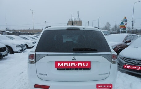 Mitsubishi Outlander III рестайлинг 3, 2013 год, 1 348 000 рублей, 6 фотография