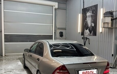 Mercedes-Benz C-Класс, 2004 год, 420 000 рублей, 1 фотография