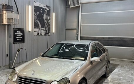 Mercedes-Benz C-Класс, 2004 год, 420 000 рублей, 4 фотография