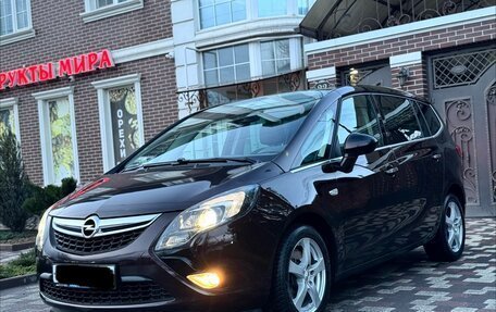 Opel Zafira C рестайлинг, 2014 год, 1 280 000 рублей, 1 фотография