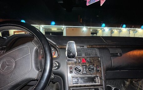 Mercedes-Benz E-Класс, 1997 год, 400 000 рублей, 12 фотография