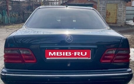 Mercedes-Benz E-Класс, 2000 год, 600 000 рублей, 2 фотография