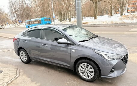 Hyundai Solaris II рестайлинг, 2021 год, 1 780 000 рублей, 2 фотография