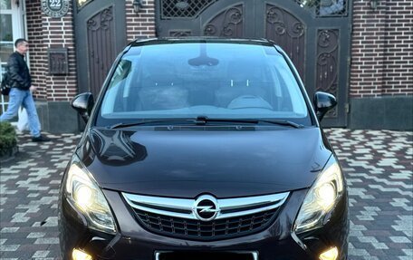 Opel Zafira C рестайлинг, 2014 год, 1 280 000 рублей, 5 фотография