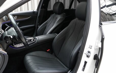 Mercedes-Benz E-Класс, 2019 год, 3 990 000 рублей, 10 фотография