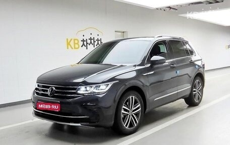 Volkswagen Tiguan II, 2022 год, 3 500 000 рублей, 1 фотография