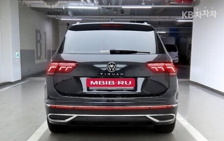 Volkswagen Tiguan II, 2022 год, 3 500 000 рублей, 3 фотография