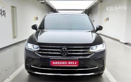 Volkswagen Tiguan II, 2022 год, 3 500 000 рублей, 2 фотография