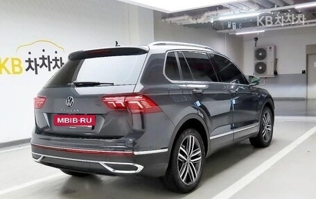 Volkswagen Tiguan II, 2022 год, 3 500 000 рублей, 4 фотография