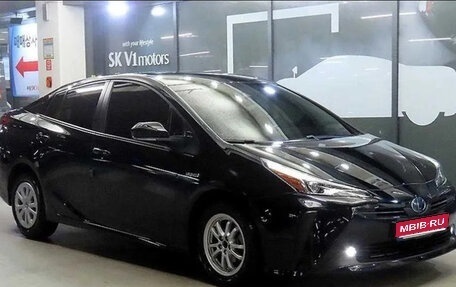 Toyota Prius IV XW50, 2021 год, 2 080 000 рублей, 1 фотография